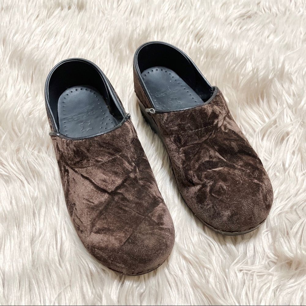 Brown velvet Dansko clogs size 37 (6.5-7) - Picture 3 of 11